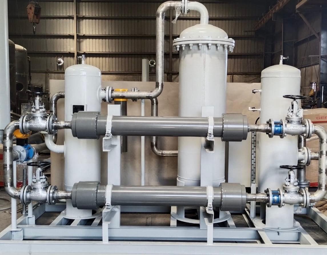 Industrial nitrogen plant skid with pressure vessels, piping, and horizontal process modules